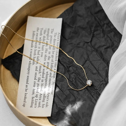 Minimal Gold Inlaid Clavicle Necklace