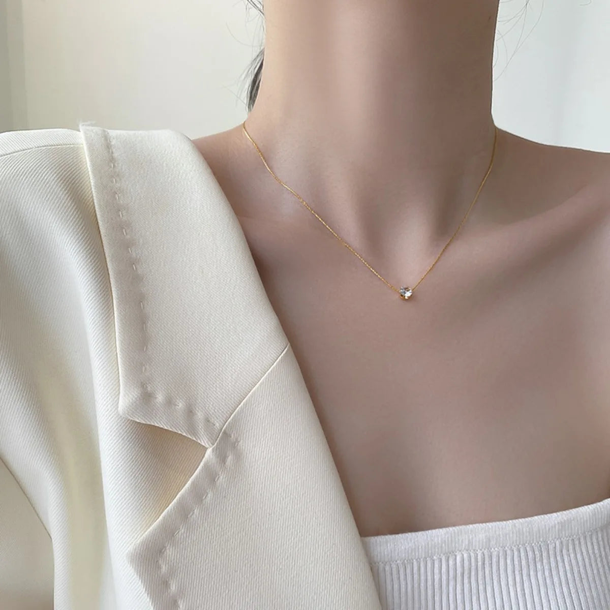 Minimal Gold Inlaid Clavicle Necklace