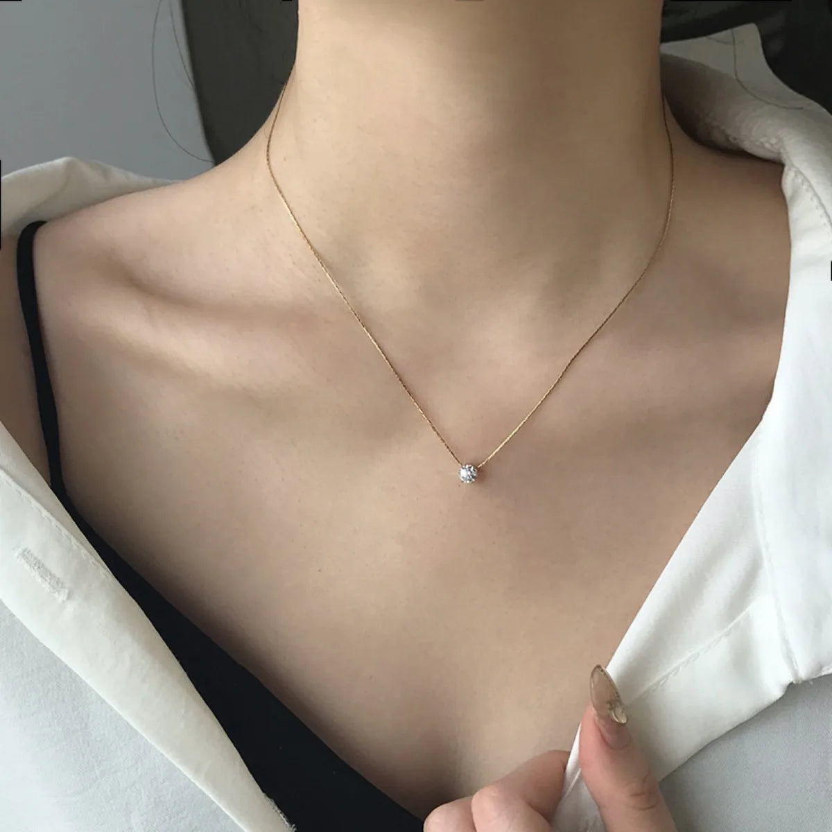 Minimal Gold Inlaid Clavicle Necklace