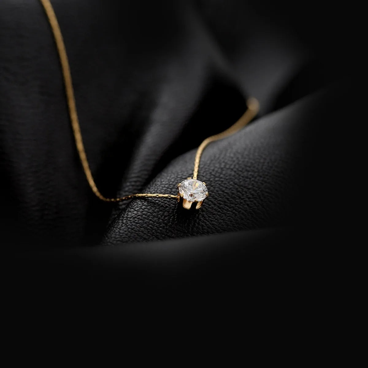 Minimal Gold Inlaid Clavicle Necklace