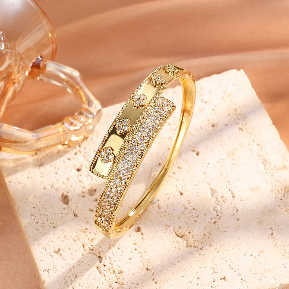 Shiny CZ Flower Open Bracelet