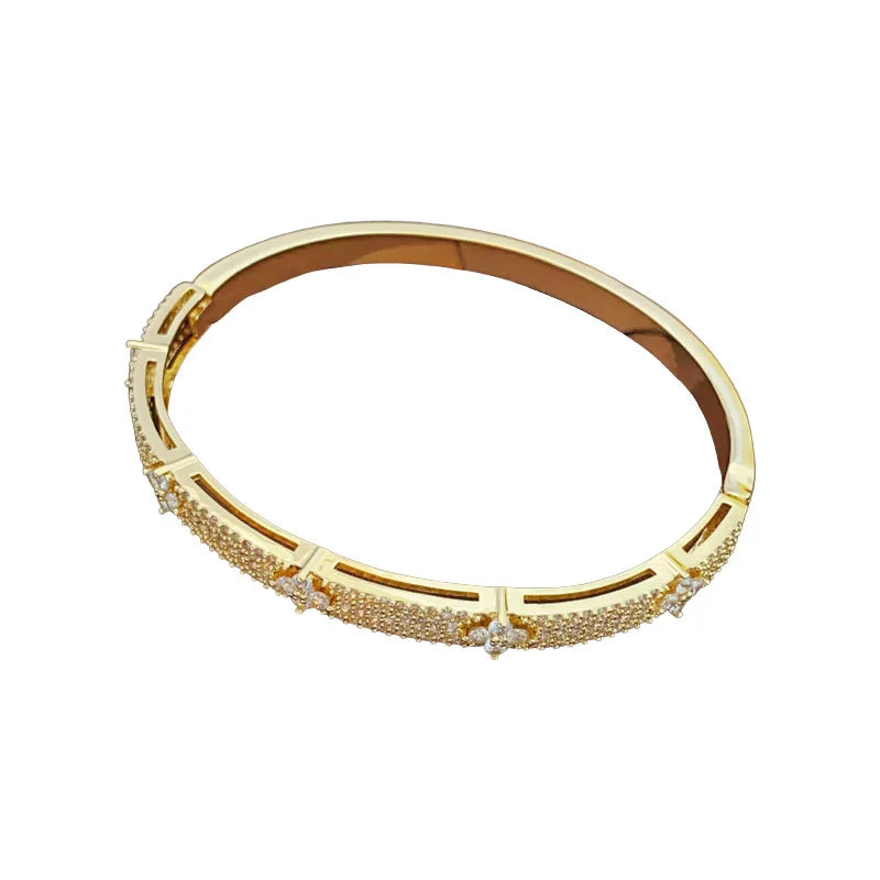 Shiny CZ Flower Open Bracelet