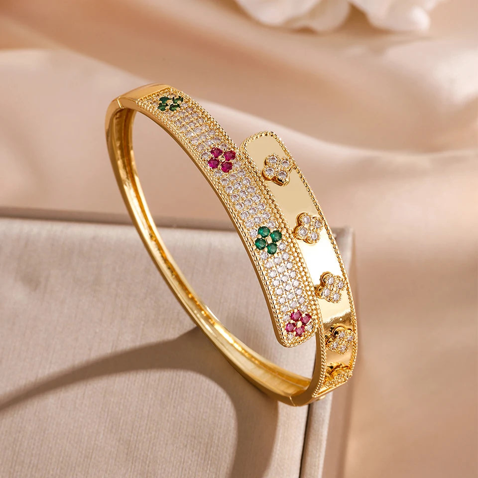 Shiny CZ Flower Open Bracelet